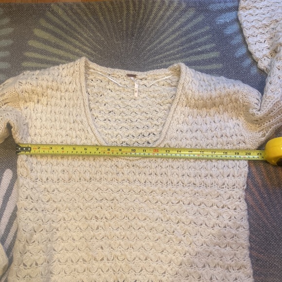 FREE PEOPLE KNIT SWEATER XS ☘️ - Picture 5 of 7